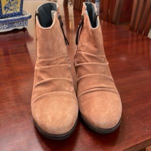North Face Gently Used Zip Dued Bootie.